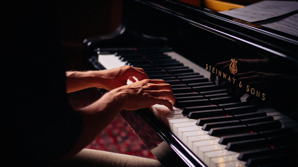 Quels sont les conseils pour progresser rapidement dans l'apprentissage du piano ?